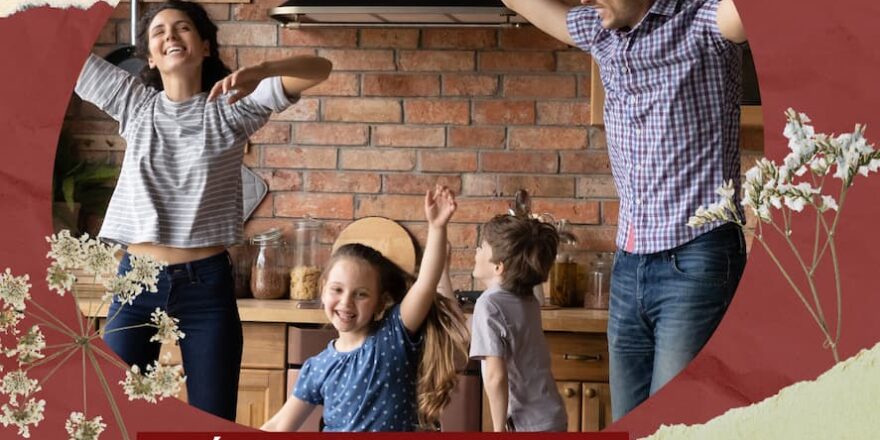 Imagen de una familia de una madre, un padre con dos hijos pequeños bailando bajo el rótulo ¿Cómo adquirir la nacionalidad española?